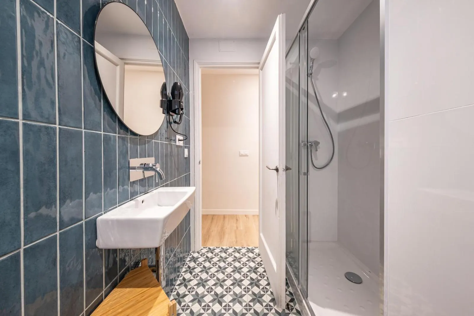 דירה Bebarceloner Eixample Apartments- 4 Bedrooms ספרד