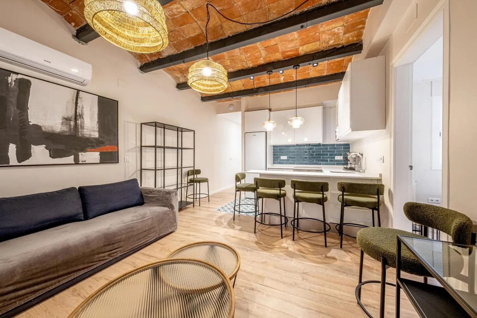 Bebarceloner Eixample Apartments- 4 Bedrooms